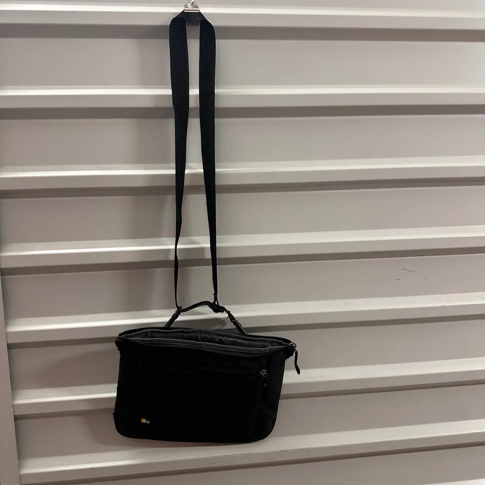Case Logic Laptop Messenger Bag Adjustable Strap Black Commuter 13‎ in L 8 in H
